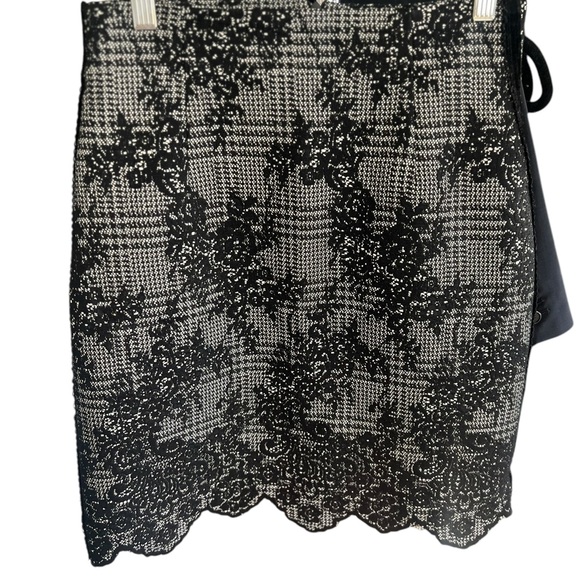 Black and White Lace Pencil Skirt - Picture 2 of 5